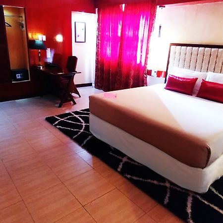 Dulcinea Hotel And Suites Lapu-Lapu City Esterno foto