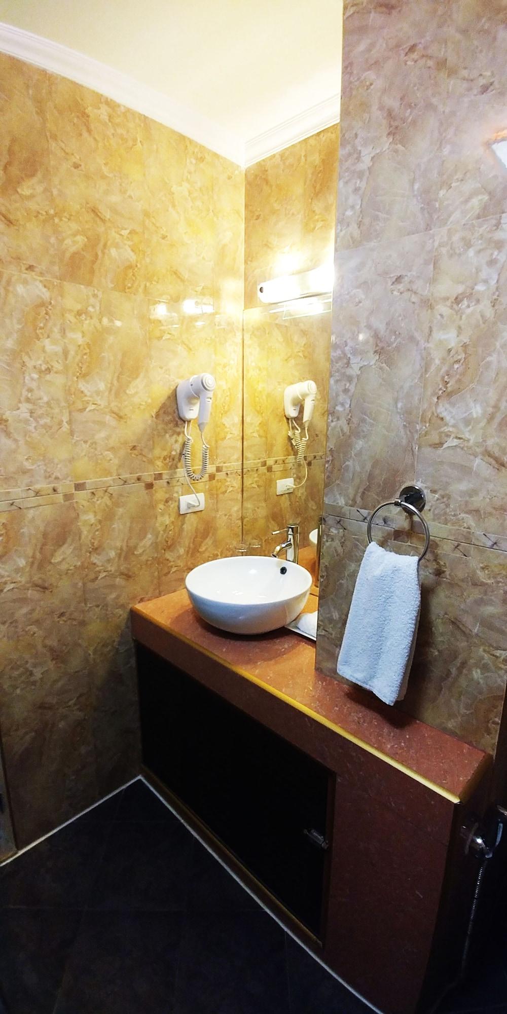 Dulcinea Hotel And Suites Lapu-Lapu City Esterno foto