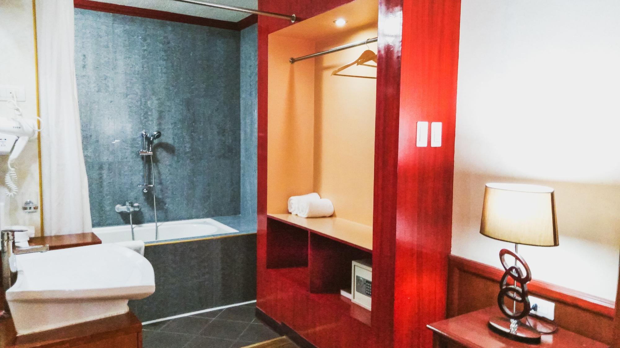 Dulcinea Hotel And Suites Lapu-Lapu City Esterno foto