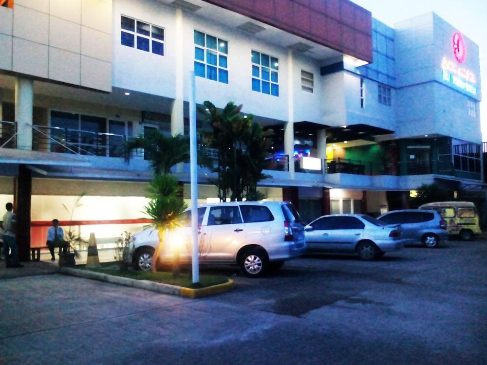 Dulcinea Hotel And Suites Lapu-Lapu City Esterno foto