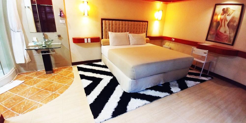 Dulcinea Hotel And Suites Lapu-Lapu City Esterno foto