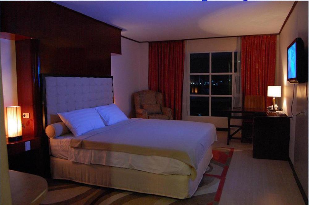 Dulcinea Hotel And Suites Lapu-Lapu City Esterno foto