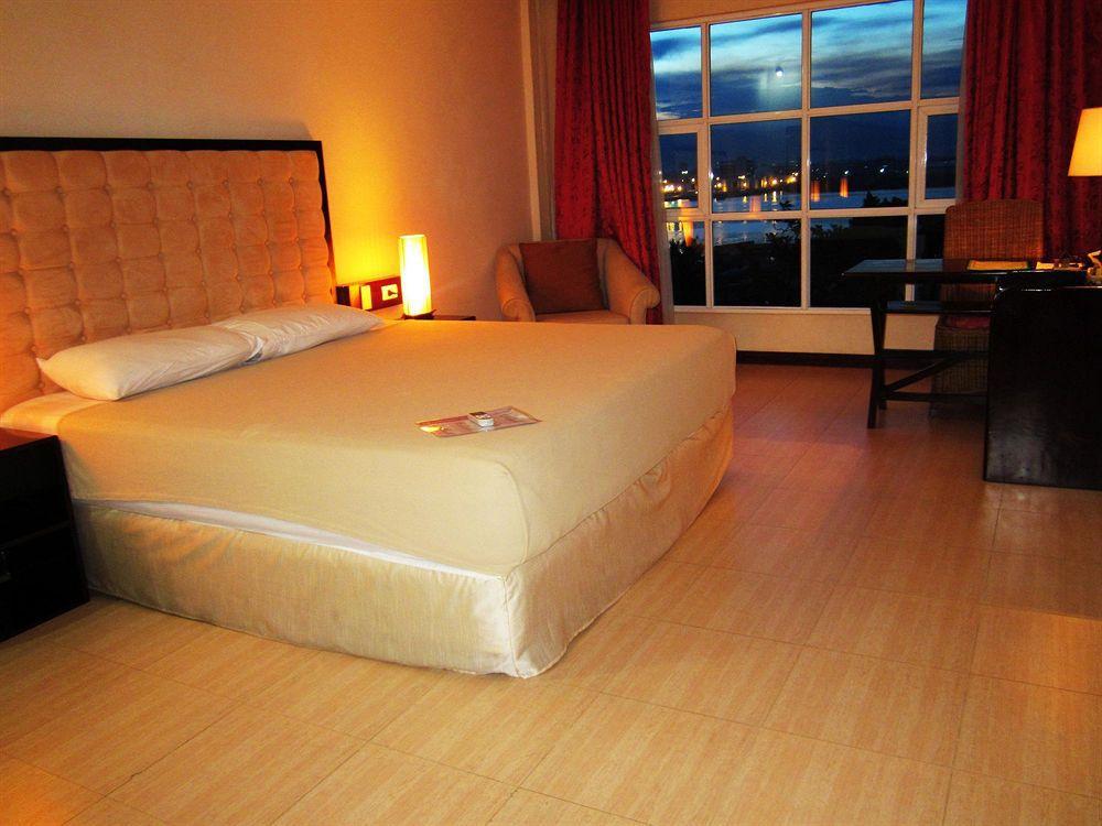 Dulcinea Hotel And Suites Lapu-Lapu City Esterno foto