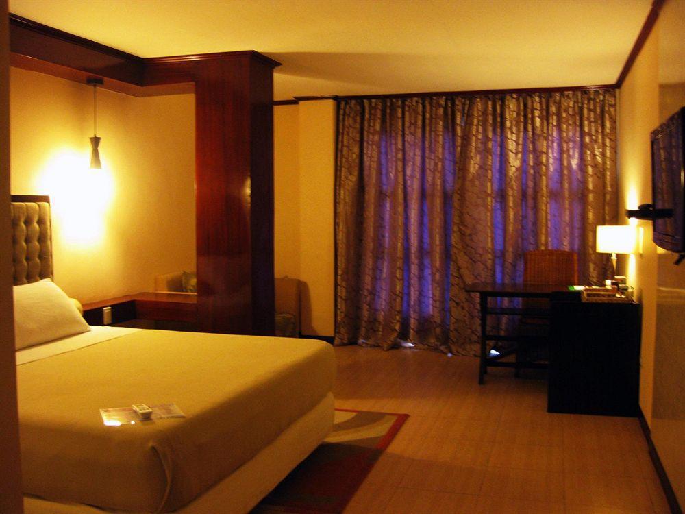 Dulcinea Hotel And Suites Lapu-Lapu City Esterno foto