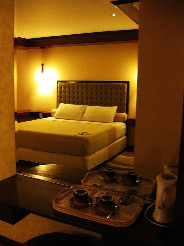 Dulcinea Hotel And Suites Lapu-Lapu City Esterno foto