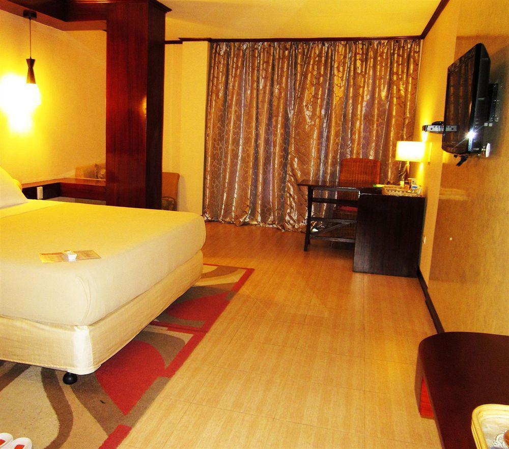 Dulcinea Hotel And Suites Lapu-Lapu City Esterno foto