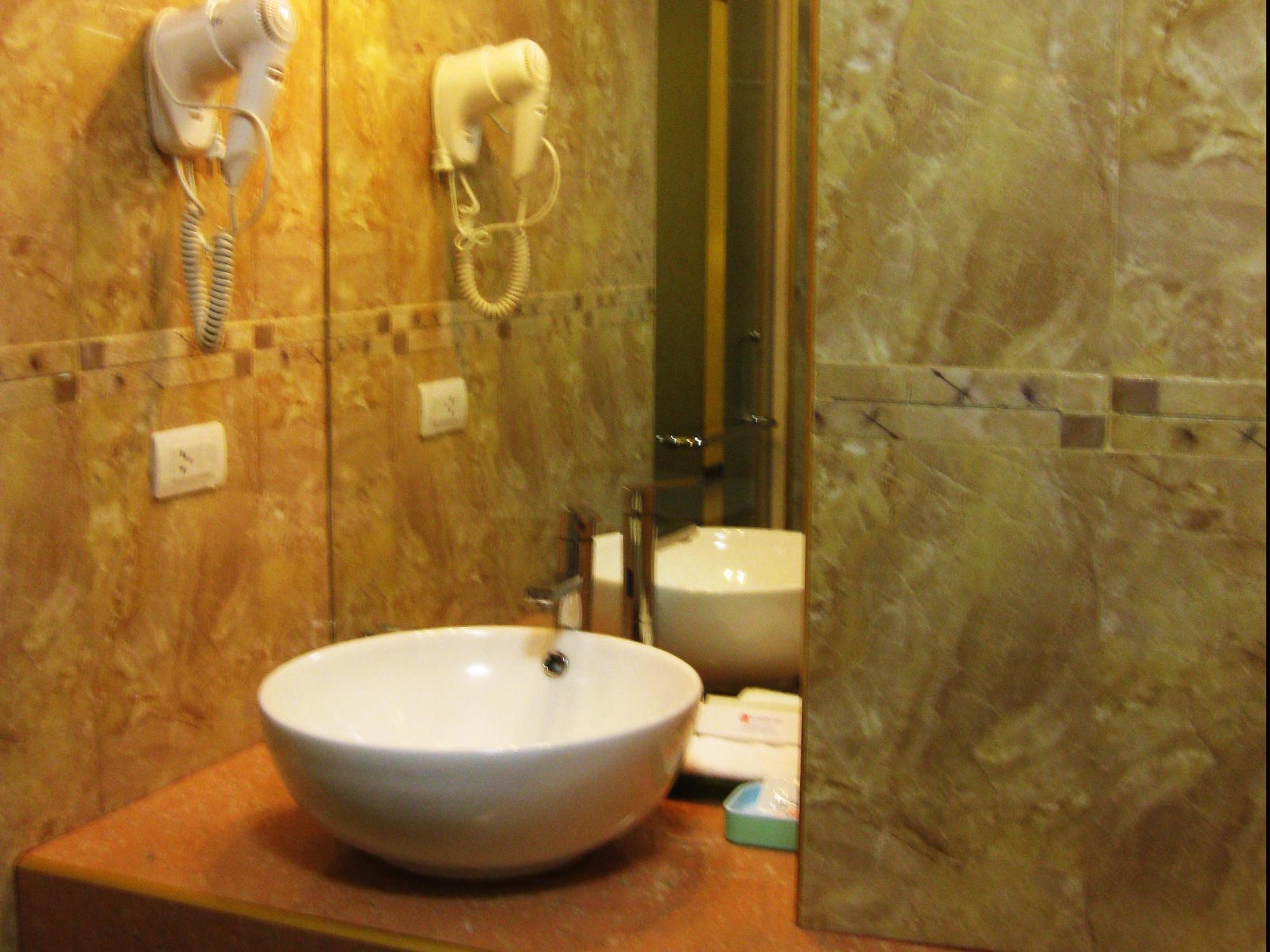 Dulcinea Hotel And Suites Lapu-Lapu City Esterno foto