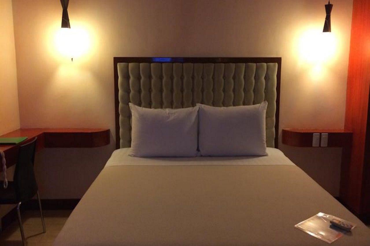 Dulcinea Hotel And Suites Lapu-Lapu City Esterno foto