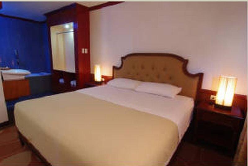 Dulcinea Hotel And Suites Lapu-Lapu City Esterno foto