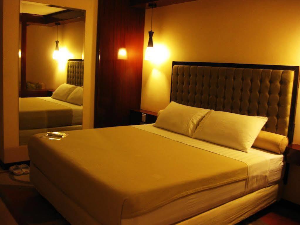Dulcinea Hotel And Suites Lapu-Lapu City Esterno foto