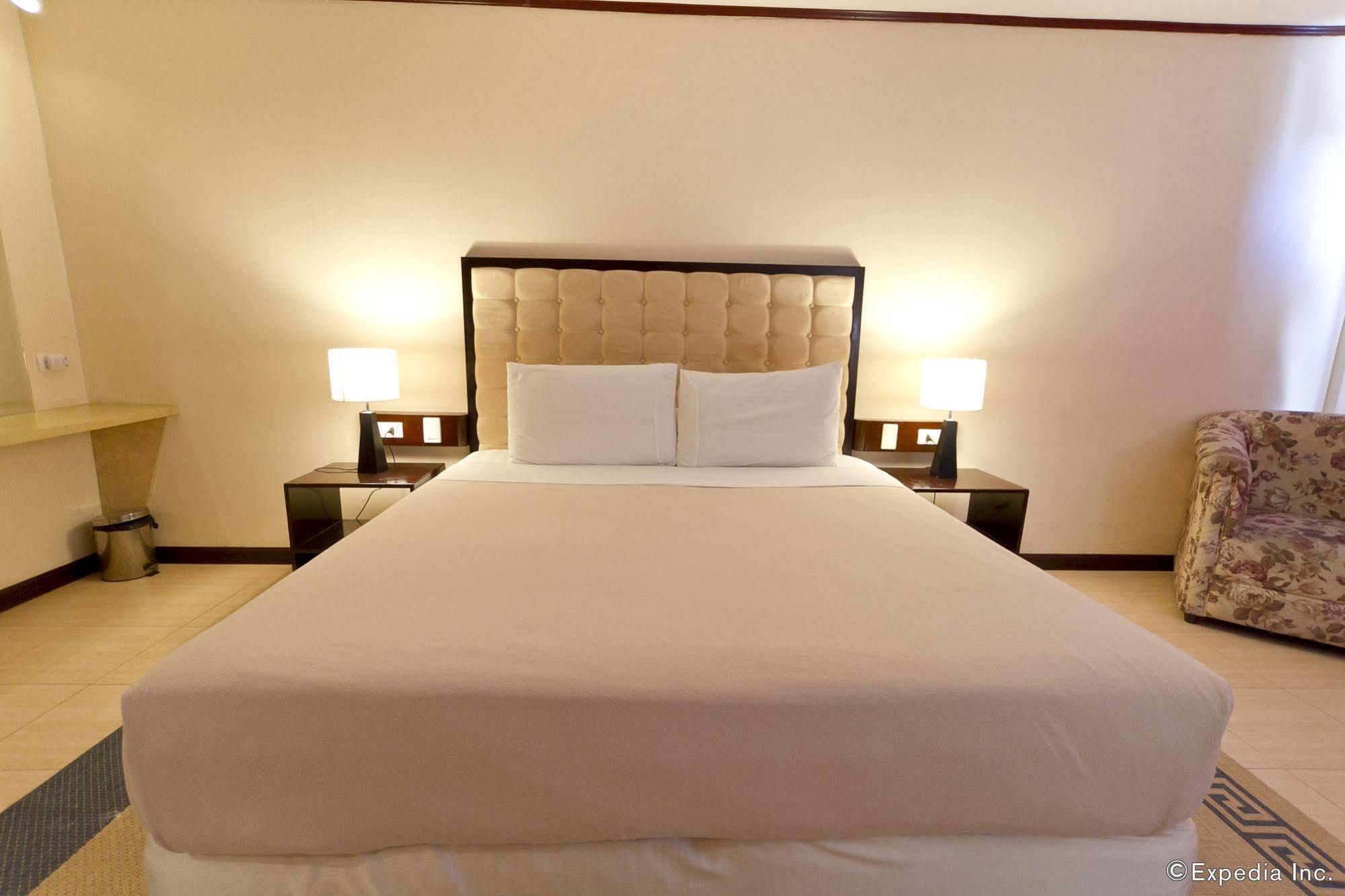 Dulcinea Hotel And Suites Lapu-Lapu City Esterno foto