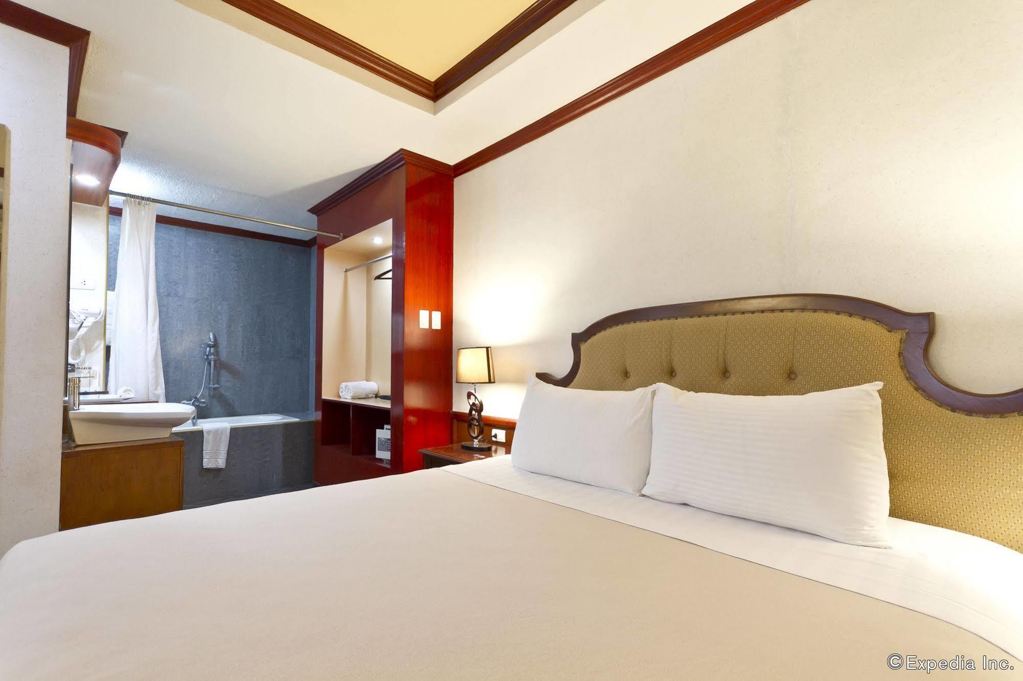 Dulcinea Hotel And Suites Lapu-Lapu City Esterno foto