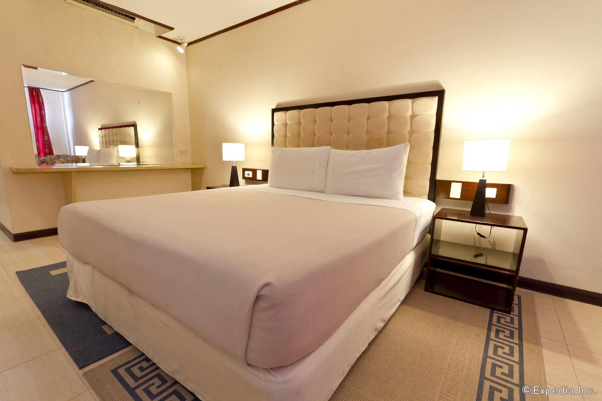 Dulcinea Hotel And Suites Lapu-Lapu City Esterno foto