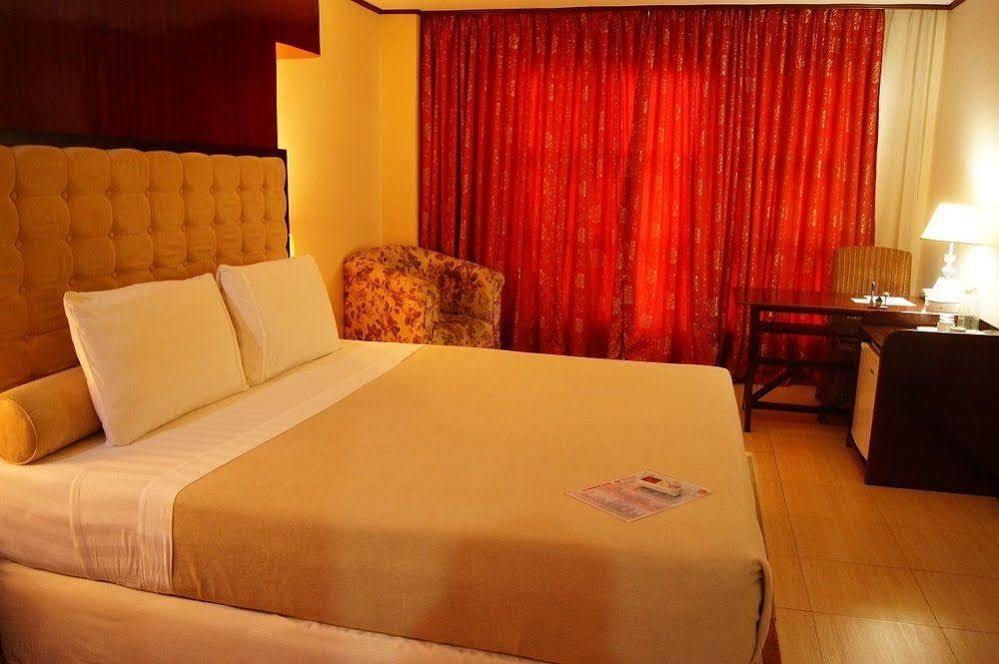 Dulcinea Hotel And Suites Lapu-Lapu City Esterno foto